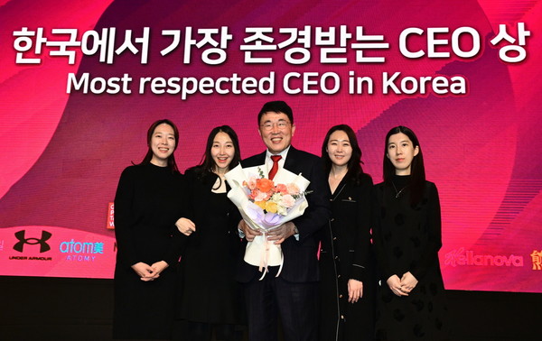 농심켈로그 정인호 대표이사·사장이 '2024 제22회 GPTW 글로벌 경영 컨퍼런스&시상식'에서 '한국에서 가장 존경받는 CEO' 부문을 수상했다. (사진=농심켈로그 제공)
